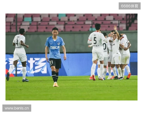 疑似吐口水!大连英博球迷呼吁俱乐部上诉申花外援特谢拉 疑似吐口水!大连英博球迷呼吁俱乐部上诉申花外援特谢拉