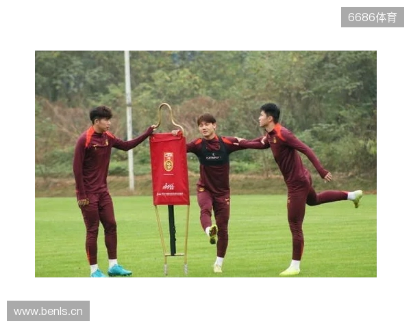 邵佳一探班U22国足重逢老友 9人归来鲁沪新星伤退